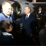 Putin sobiq mahbuslarni aeroportda shaxsan kutib oldi (video)