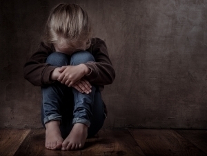 Энди болаларнинг уятсиз видеоларини сақлаш жиноят деб топилиши мумкин (видео)