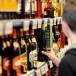 O‘zbekistonda 21 yoshga to‘lmaganlarga tamaki va spirtli ichimliklarni sotish taqiqlanmoqda