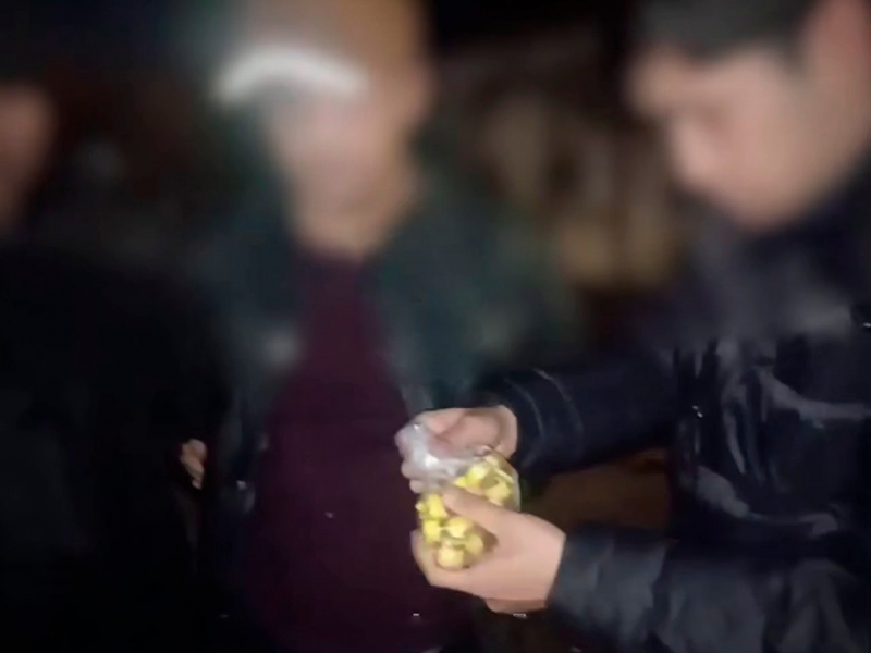 Toshkentda “zakladchik” qoradori bilan qo‘lga tushdi (video)