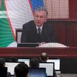 Адлия вазирини чақиринглар, эшикларни ёпиб, қонун ёзишни қачон ўрганишини сўранглар – Президент