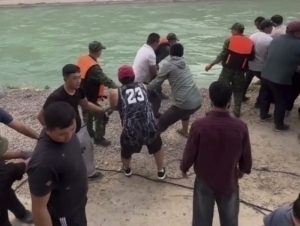 Bo‘zsuvda oqib ketgan ikkinchi bolaning ham jasadi topildi (video)