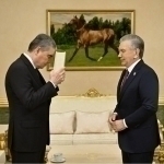 Mirziyoyev presents “Arqadag” with Makhtumkuli's book published in Uzbek