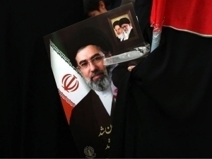 Эрон Олий раҳбарининг аҳволи қандайлиги айтилди