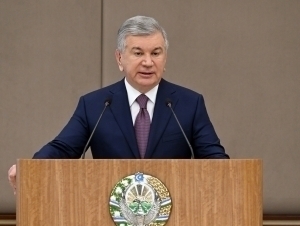 Президент ишламай қуруқ ойлик олиб ўтирган мулозимларни танқид қилди