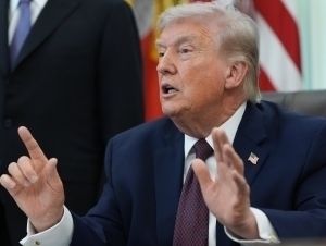 Трамп Эрон АҚШдан сулҳ сўраганини айтди