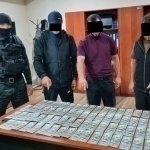 Қалбаки 7400 долларни 44 млн сўмга сотганлар қўлга тушди