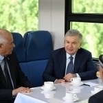 Shavkat Mirziyoyev elektropoyezdda Qo‘qondan Marg‘ilonga bordi