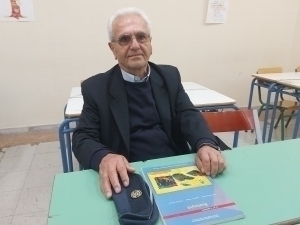 Gretsiyalik 80 yoshli otaxon maktabda o‘qimoqda