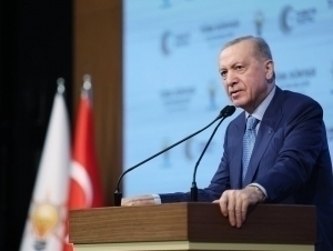 “Гўзал Туркистон, сенга не бўлди?” Эрдўған Чўлпондан шеър ўқиди (видео)