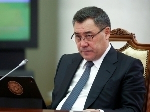 Жапаров президентлик сайловига аралашган амалдорларни ишдан ҳайдашни буюрди