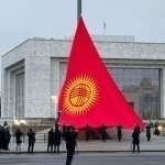 Бишкек бош майдонида Қирғизистоннинг янги байроғи кўтарилди (видео)