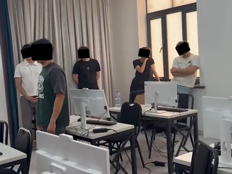 SAT sertifikatini olib berish uchun “bunker” tashkil qilgan talabalar ushlandi (video)