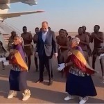 Afrikaliklar Lavrovni o‘ynab kutib oldi (video)
