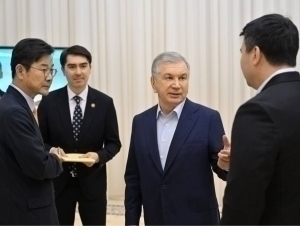 Mirziyoyev arrives in Khorezm
