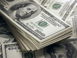 Tijorat banklarida dollar kursi 11 600 so‘mdan oshdi
