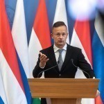 Сийярто Украинага ёрдам бериб, урушни чўзишга қарши чиқди