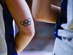 ХОҚ трансгендерларга аёллар мусобақаларида қатнашишни тақиқлади