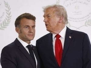 “Xotini u bilan juda yomon munosabatda”. Tramp Makronning ustidan kuldi (video)