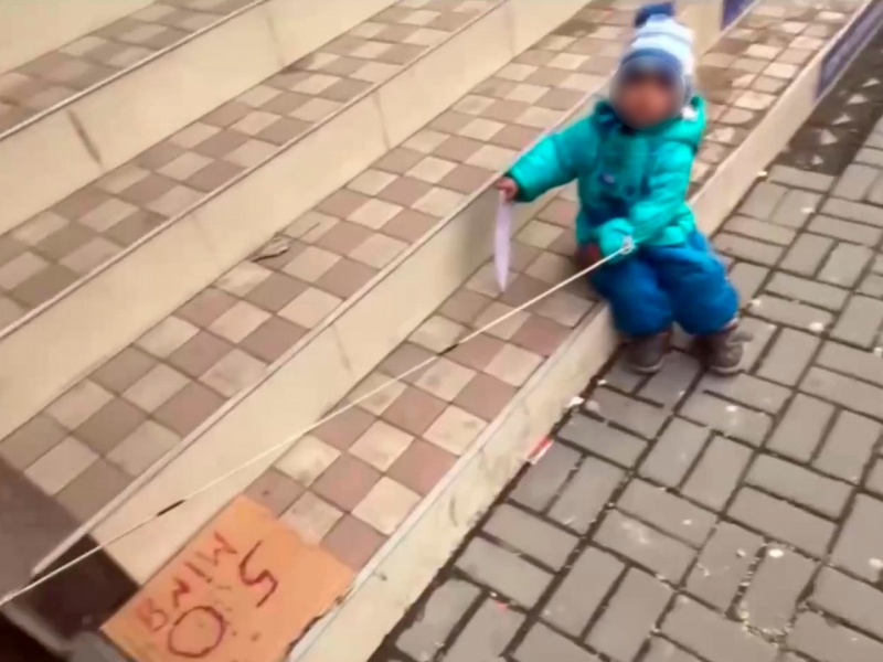 Andijonda aka 2 yashar singlisini 50 ming so‘mga narxlab, ko‘chada bog‘lab qo‘ydi (video)