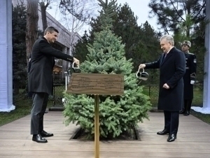 O‘zbekiston va Paragvay Prezidentlari Ko‘ksaroyda daraxt ekdi