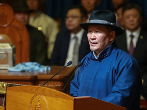Монголия Президенти карантин фонида селфи тушди