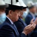 Arosatdagi Jeenbekov: Hajga ketgan eks-prezidentni Qirg‘izistonda nima kutmoqda?