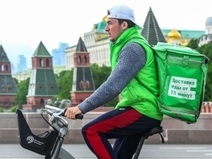 Санкт-Петербургда мигрантларга курьерлик қилиш тақиқланиши мумкин
