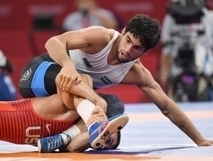 Gulomjon Abdullaev will compete for the bronze bedal