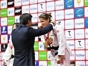 Шукуржон Аминова “Катта дубулға” турнирининг чемпиони бўлди