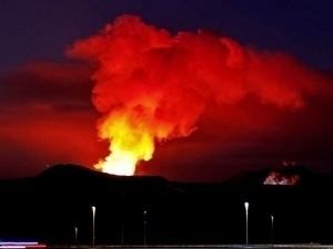 Исландияда вулқон отилди (фото+видео)