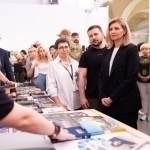 Zelenskiy “Zolimni o‘ldirish” nomli kitobni sotib oldi (video)
