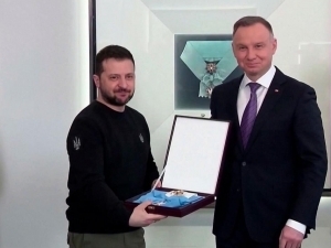 Польша Президенти Зеленскийдан олий орденни олиб қўйди