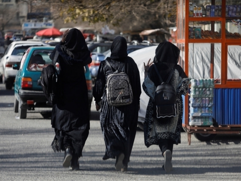 “Tolibon” rasmiysi xotin-qizlar ta’limiga qo‘yilgan taqiqni bekor qilishga chaqirdi