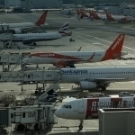 Britaniyaning yirik aeroportlarida mingdan ortiq reys bekor qilindi