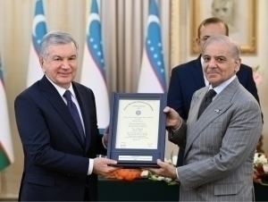 Shavkat Mirziyoyev Pokistonda faxriy doktor va professor bo‘ldi