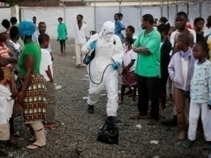 Ebola nazoratdan chiqmoqda: bemorlar izolyatordan qochib ketdi