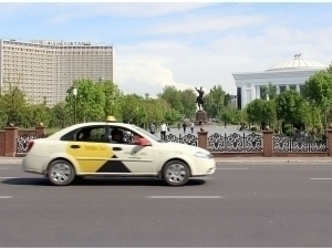 Таксичилар хоҳлаган ҳудудида фаолият юритади – Транспорт вазирлиги