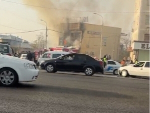 Shayxontohurda 2 qavatli do‘kon yonib ketdi (video)