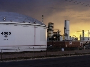 AQSH Erondagi urush fonida neft bozoriga yordam bermoqchi