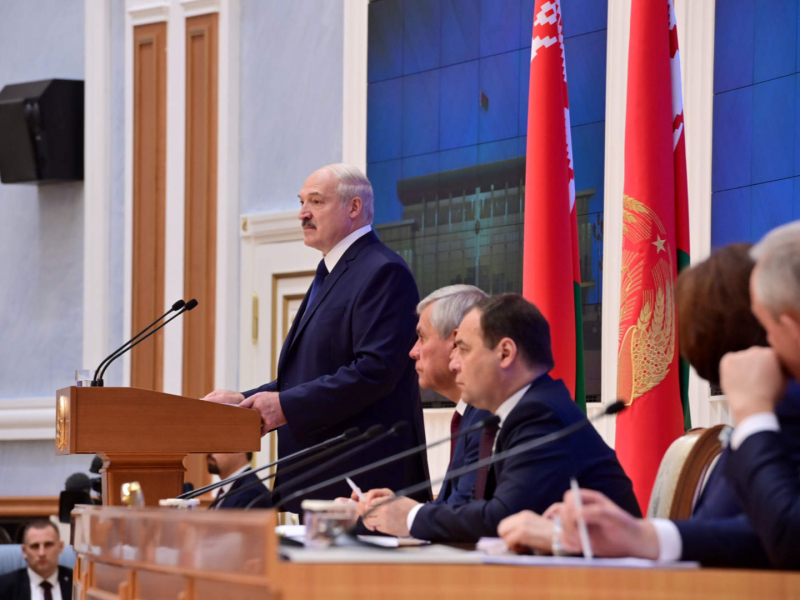 Лукашенко намойишлар ҳақида: “Бунақаси аввал ҳам бўлган”