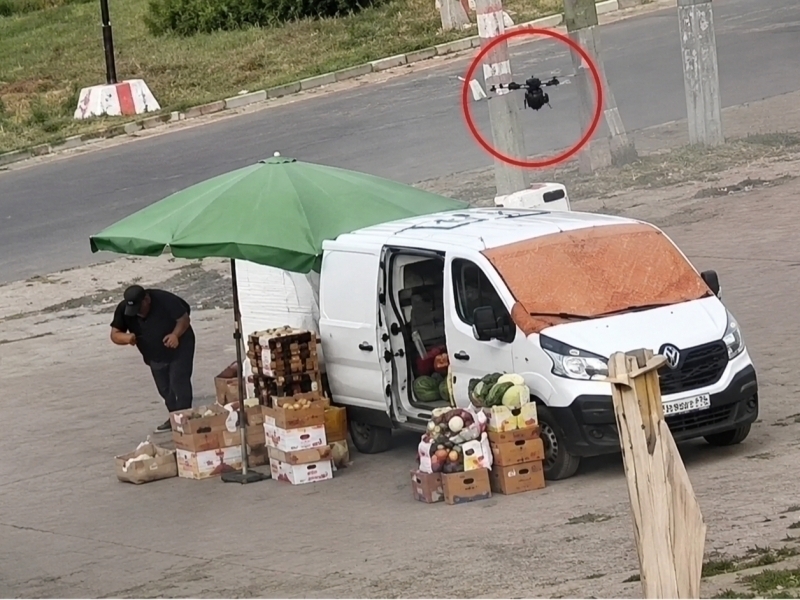 Россия дрони Херсонда сабзавот сотувчисини “овлади“ (видео)