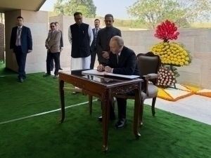 Путин Ҳиндистонни узлуксиз ёқилғи билан таъминлашга тайёрлигини айтди