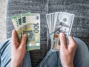 Долларнинг расмий курси пасайди