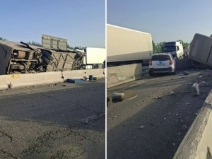 Жиззахда автобус ағдарилиб кетди. Жароҳатланганлар бор