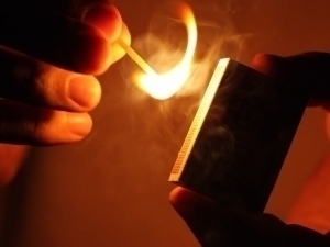 Ayol o‘ziga benzin sepib yoqib yubordi 