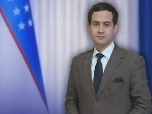 Нурафшон ёшлар ишлари бўлими бошлиғи ходимларини қизлар олдида бўралаб сўкди (аудио)