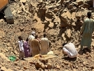 Airstrike on gold mine kills 72 people