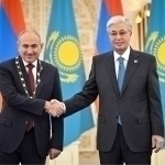To‘qayev Pashinyanni mukofotladi(video)