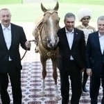 Endi “Arqadag‘“ Aliyevga ot sovg‘a qildi (video)